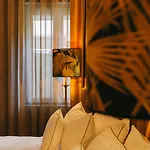 The Felix 10 Bed & Breakfast